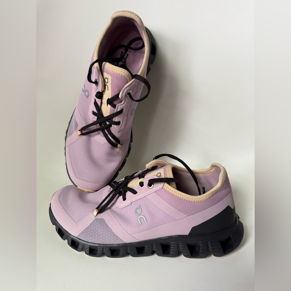 On Running Women's Trail Sneakers in Lavender with Black Outsole - Picture 1 of 16
